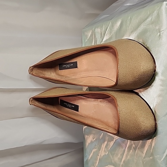 Ann Taylor Khaki Canvas and Cognac Leather Women's Pump Size 8 1/2 - Picture 2 of 8